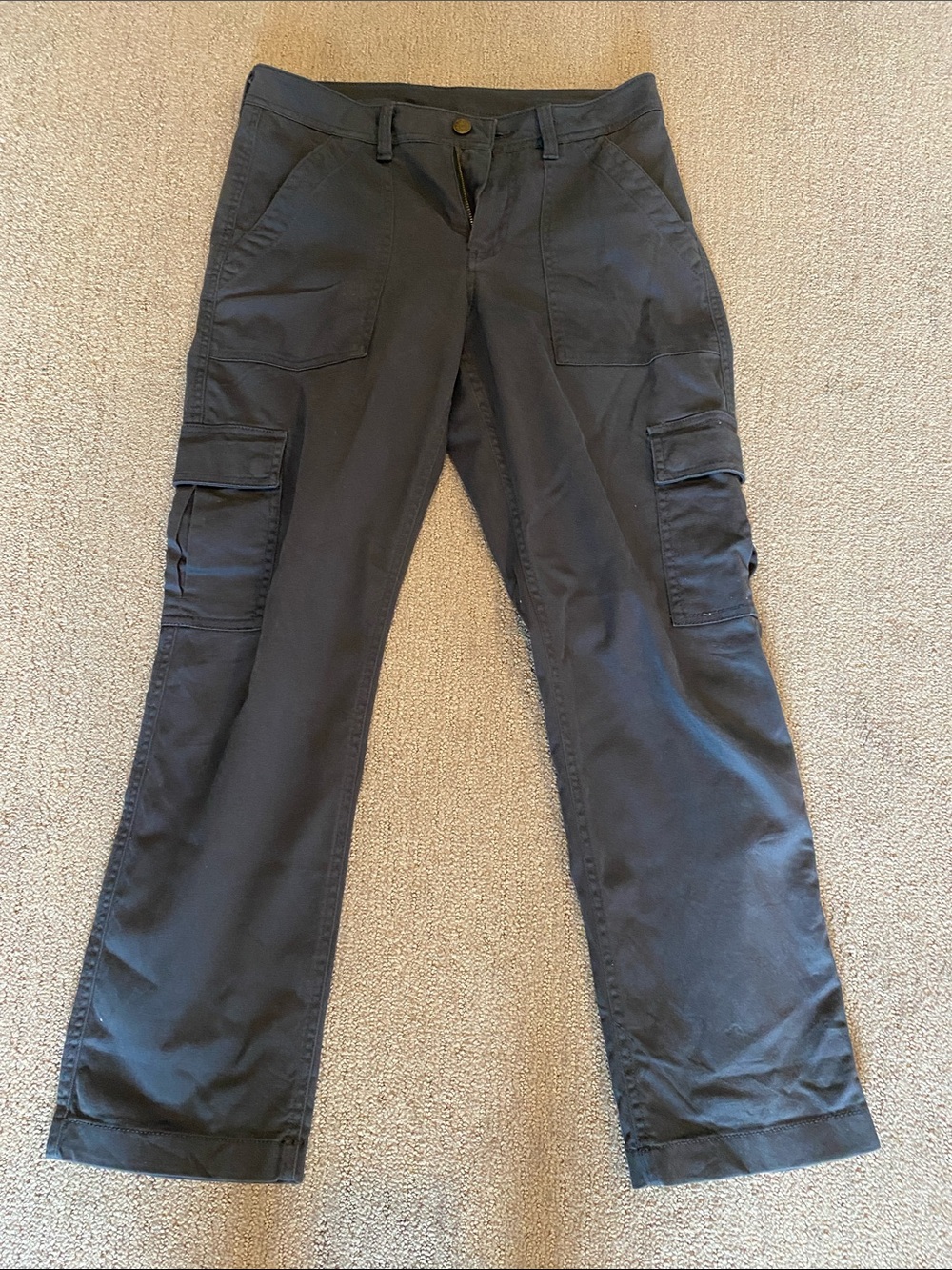 LLBean comfort stretch midrise straight cargo pants. Size 6 petite.